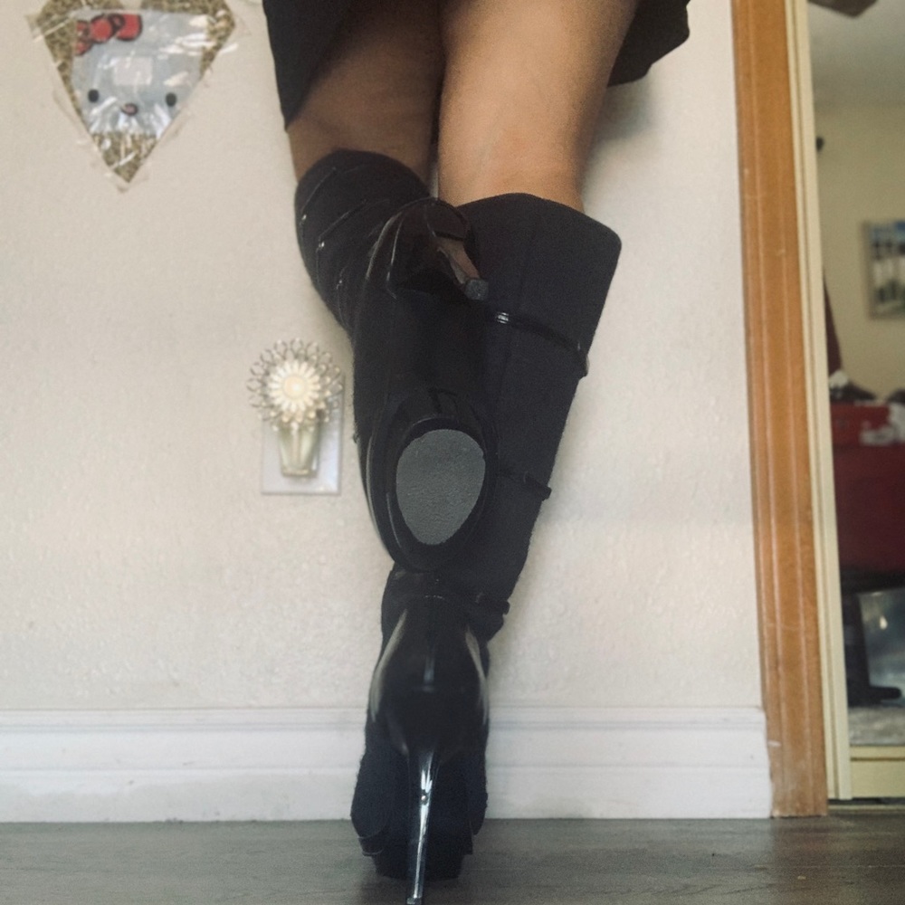 Boots - Picture 2 of 5